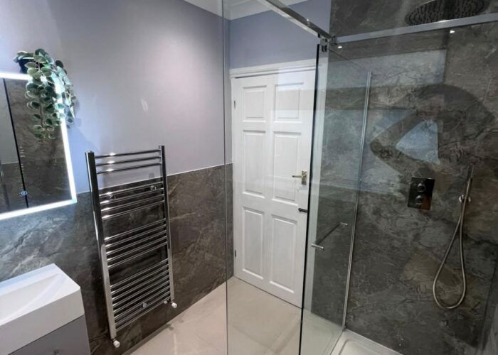 general-space-contractors-modern-bathroom-walk-in-shower-glass-01